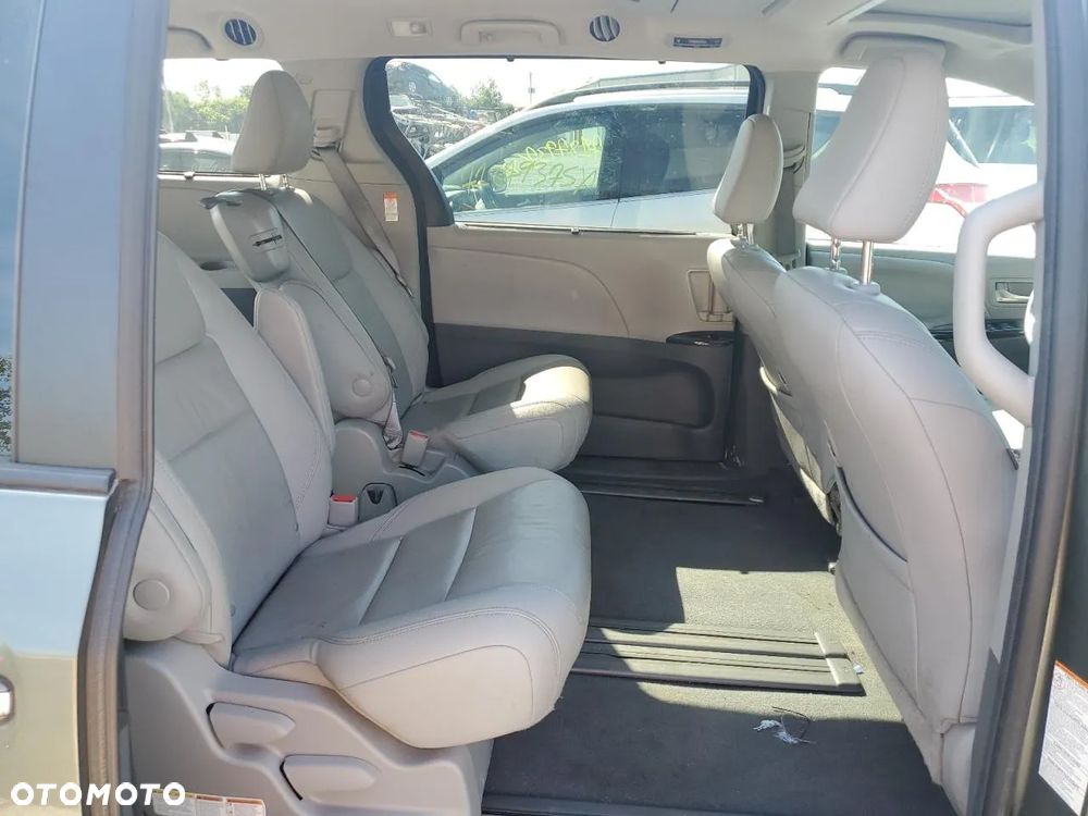 Toyota Sienna 3.5 V6 XLE AWD - 10