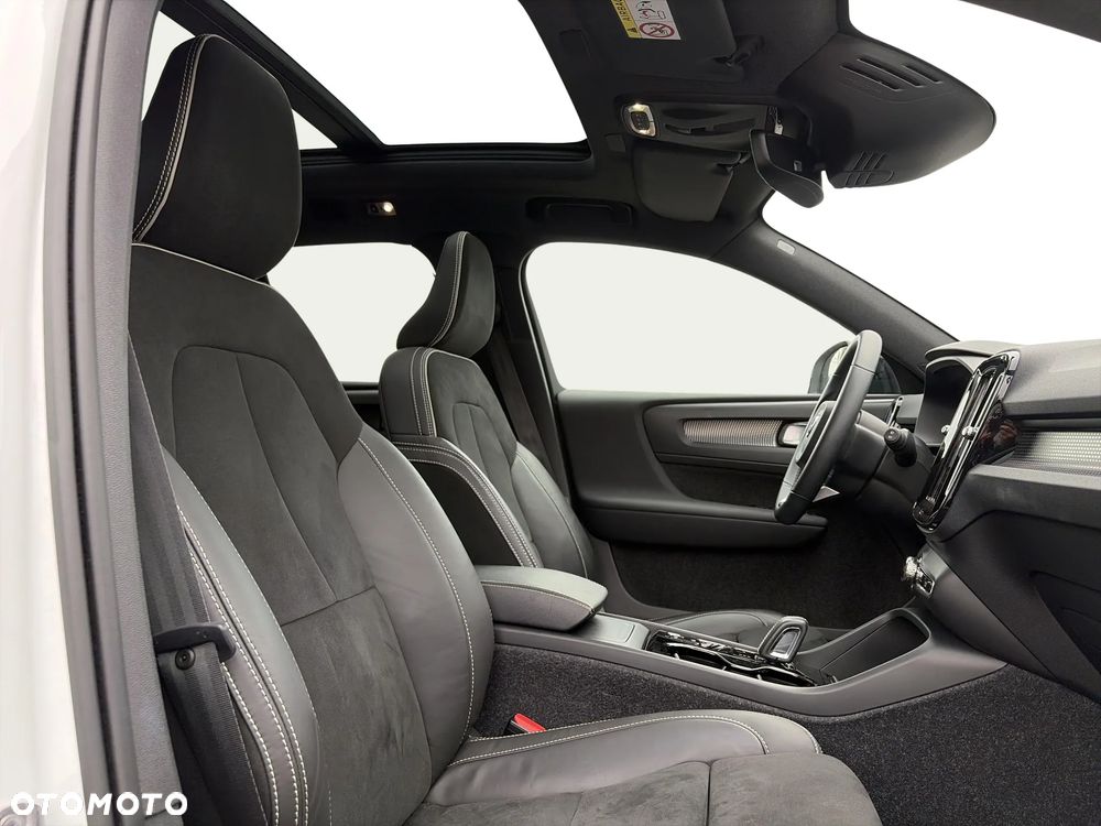 Volvo XC 40 T3 R-Design - 33