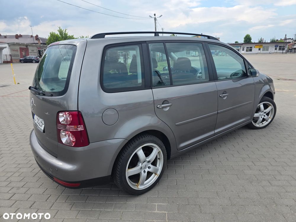 Volkswagen Touran - 10