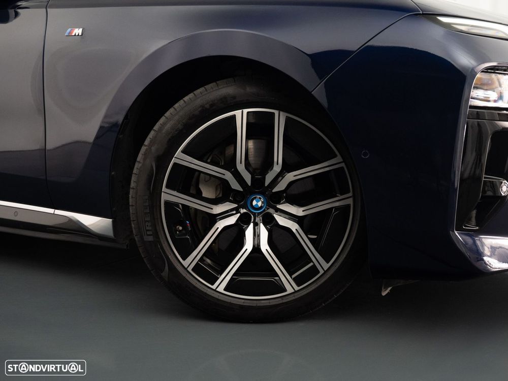 BMW i7 xDrive60 Pack Desportivo M - 9