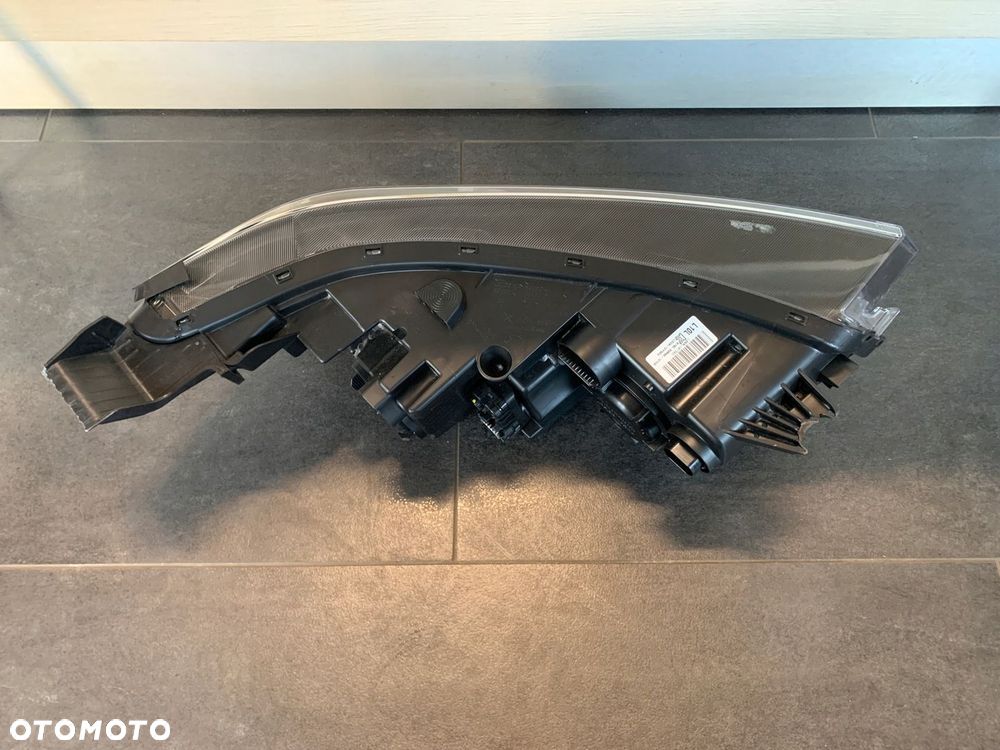 Lampa lewa SSANG YONG TIVOLI 2019- - 8