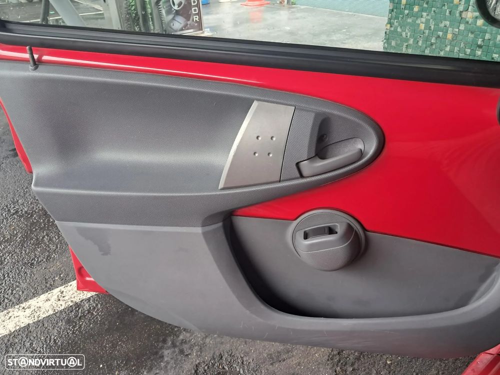 Toyota Aygo 1.0 + AC - 3