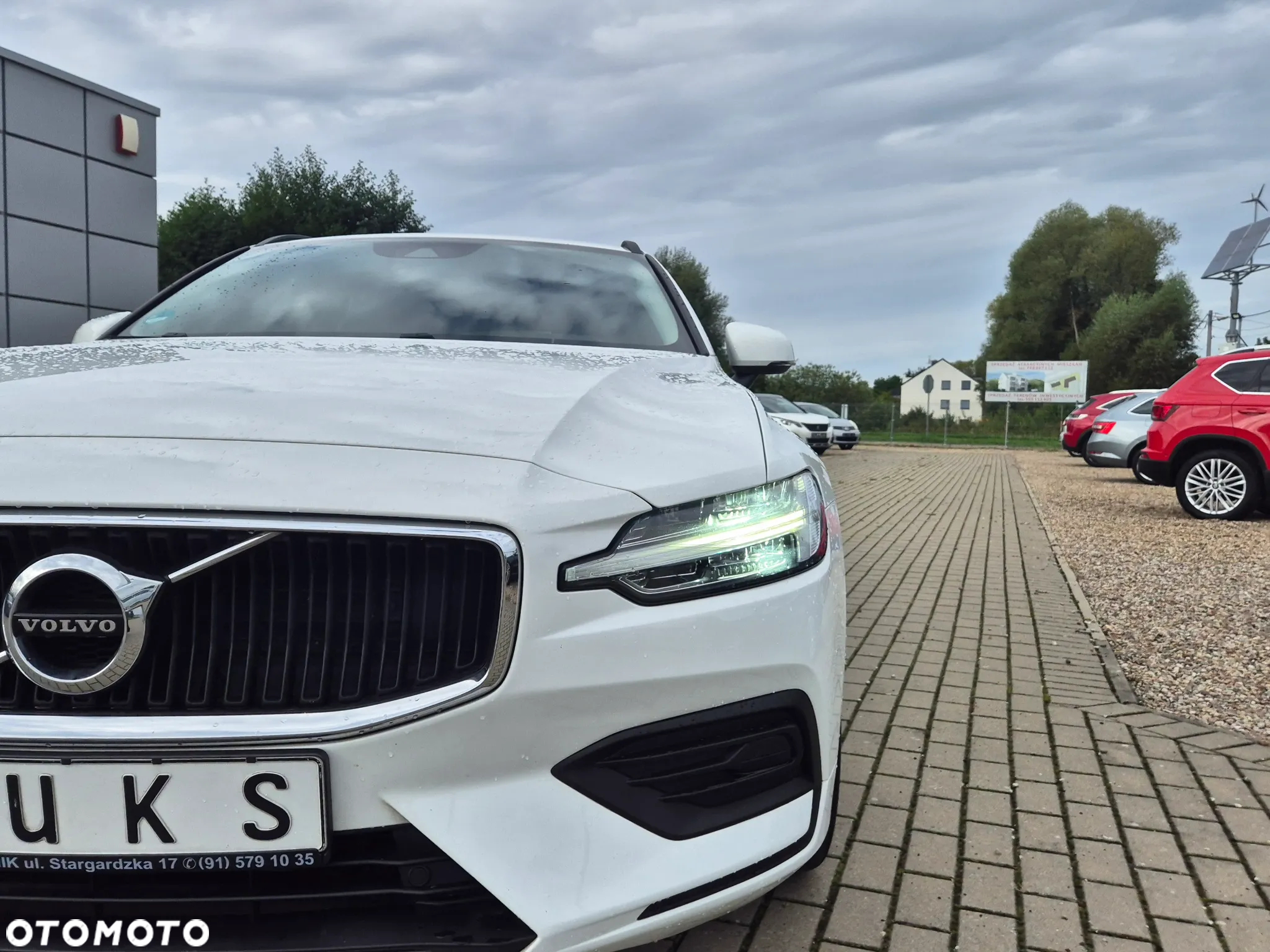 Volvo V60 B3 B DKG Momentum - 9