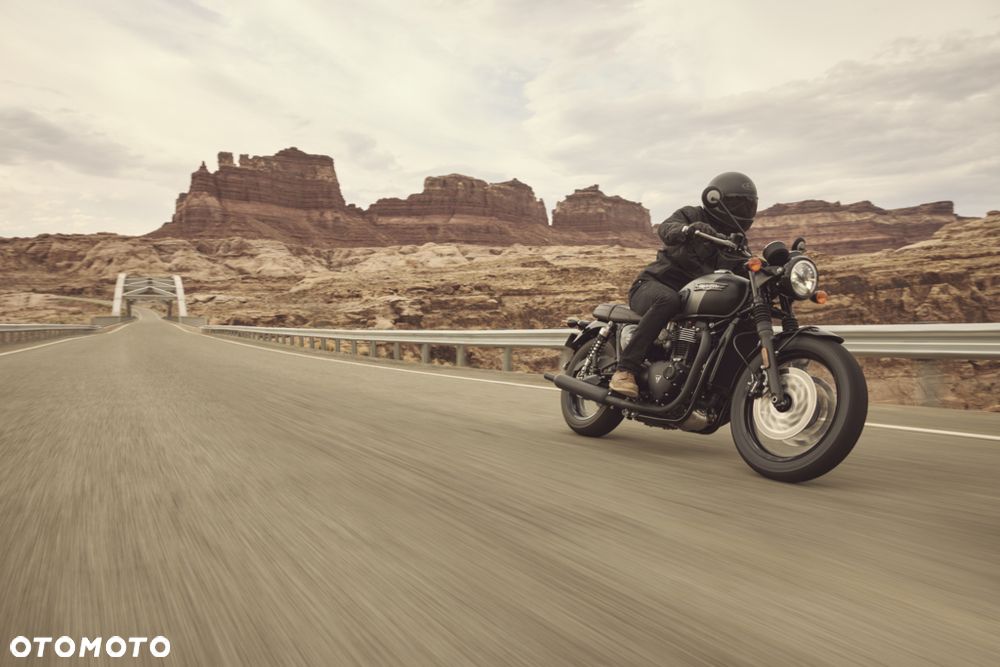 Triumph Bonneville - 4