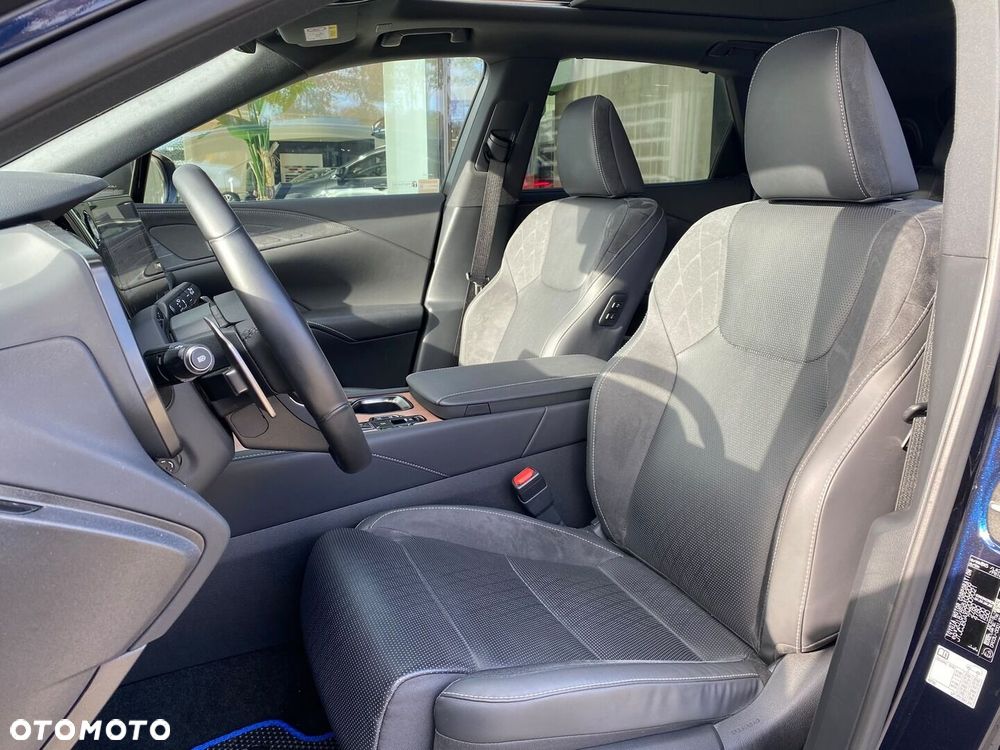 Lexus RX 450h+ Omotenashi - 6