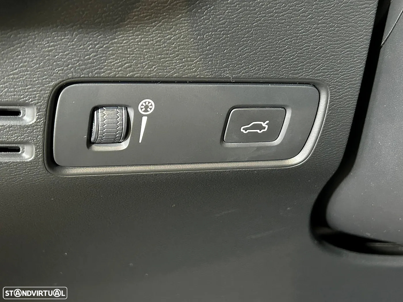 Volvo XC 40 2.0 D3 Momentum Plus Geartronic - 30