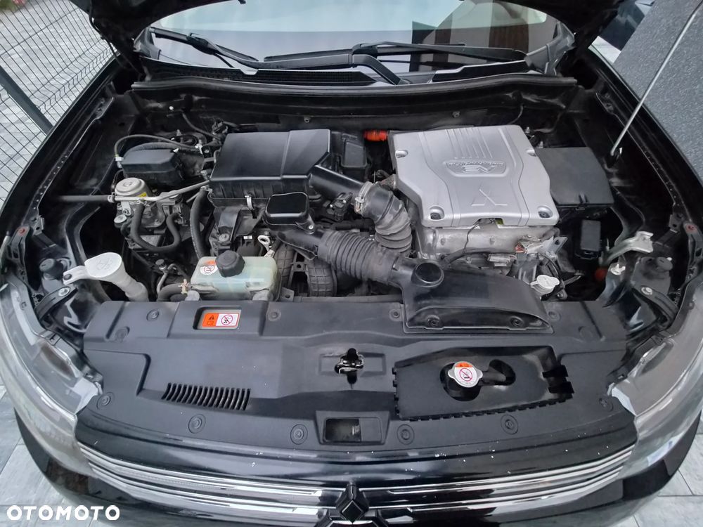 Mitsubishi Outlander - 24