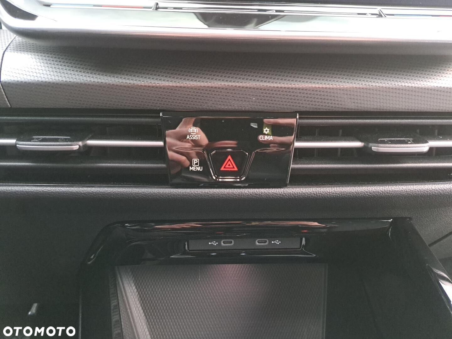Volkswagen Golf - 24