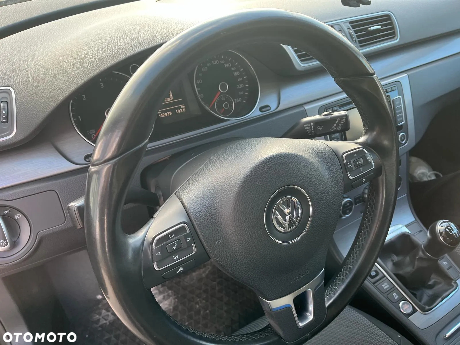 Volkswagen Passat 2.0 TDI Comfortline - 6