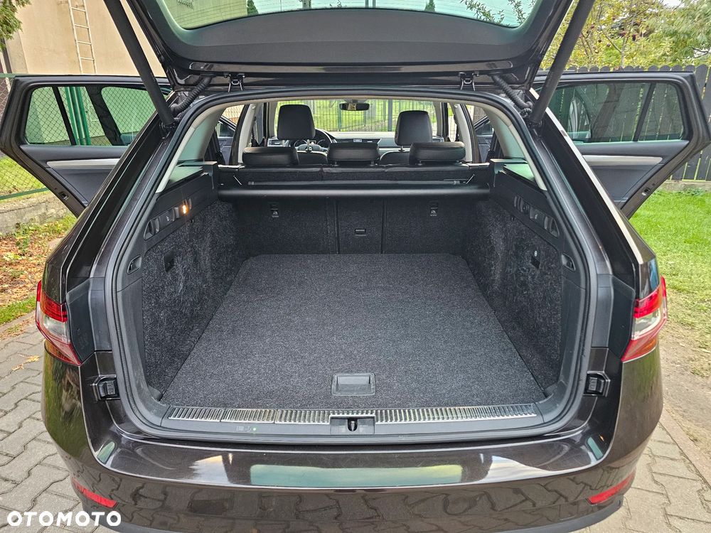 Skoda Superb 2.0 TDI DSG Premium Edition - 30