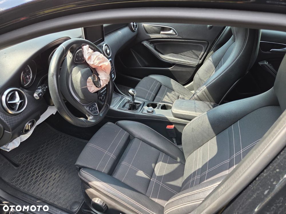 Mercedes-Benz Klasa A 180 (BlueEFFICIENCY) - 12