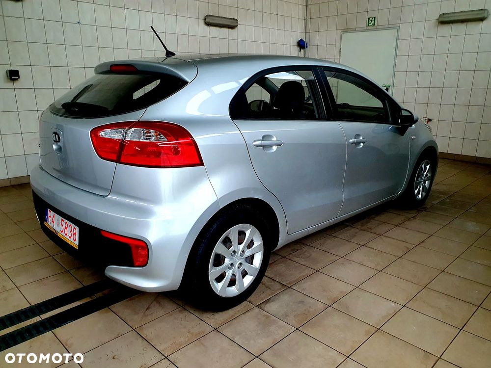 Kia Rio 1.2 L - 4