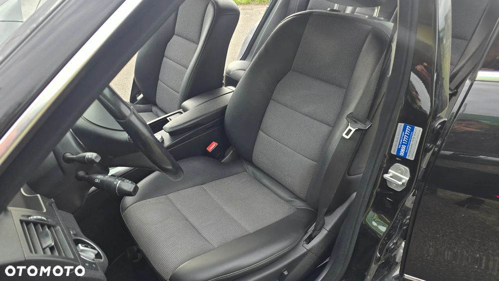 Mercedes-Benz Klasa C 180 CGI BlueEFFICIENCY Avantgarde - 38