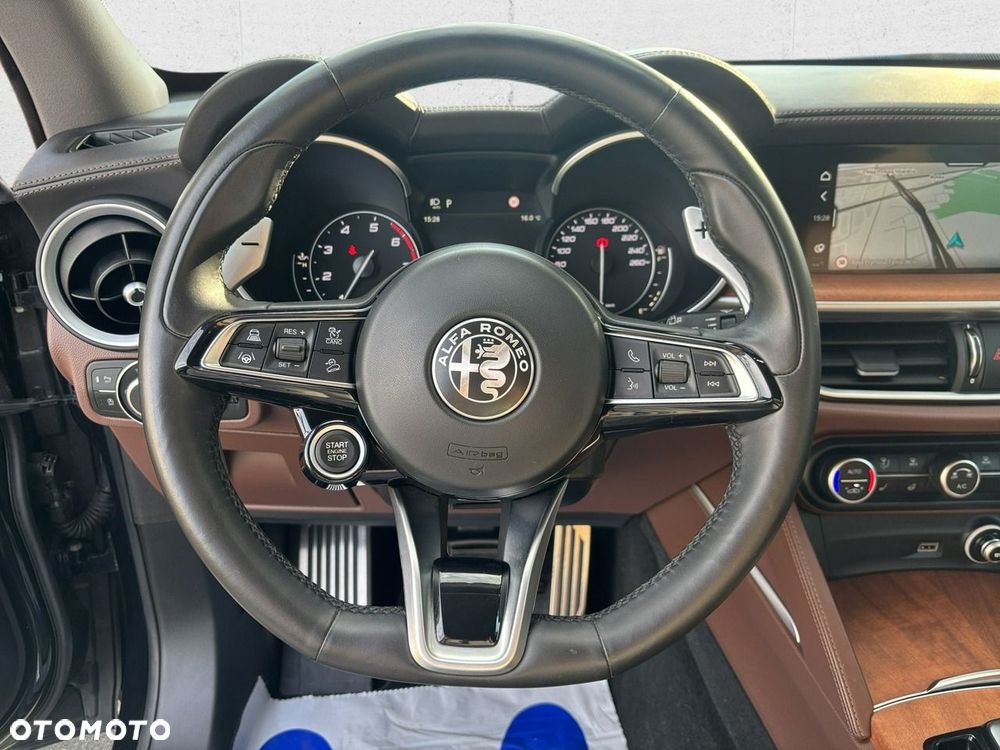 Alfa Romeo Stelvio - 16