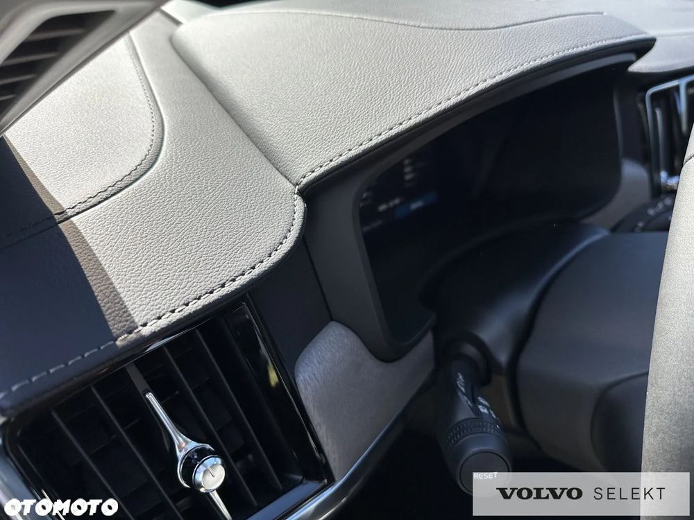 Volvo V90 Cross Country B5 B AWD Ultimate - 36
