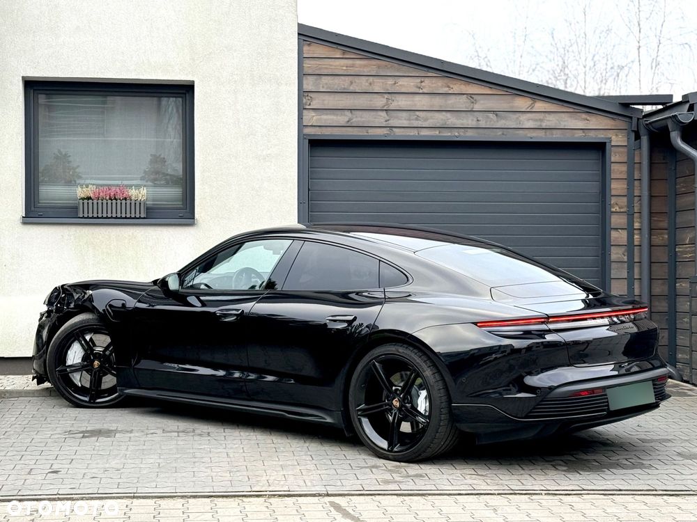 Porsche Taycan - 16