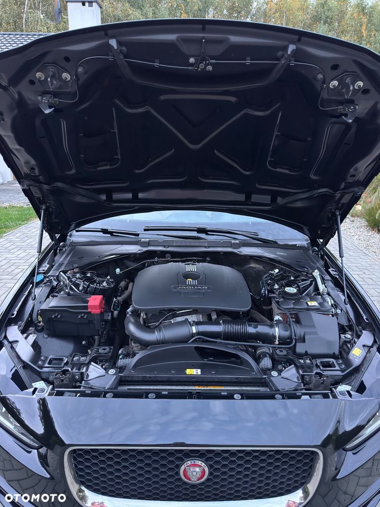 Jaguar XE - 30