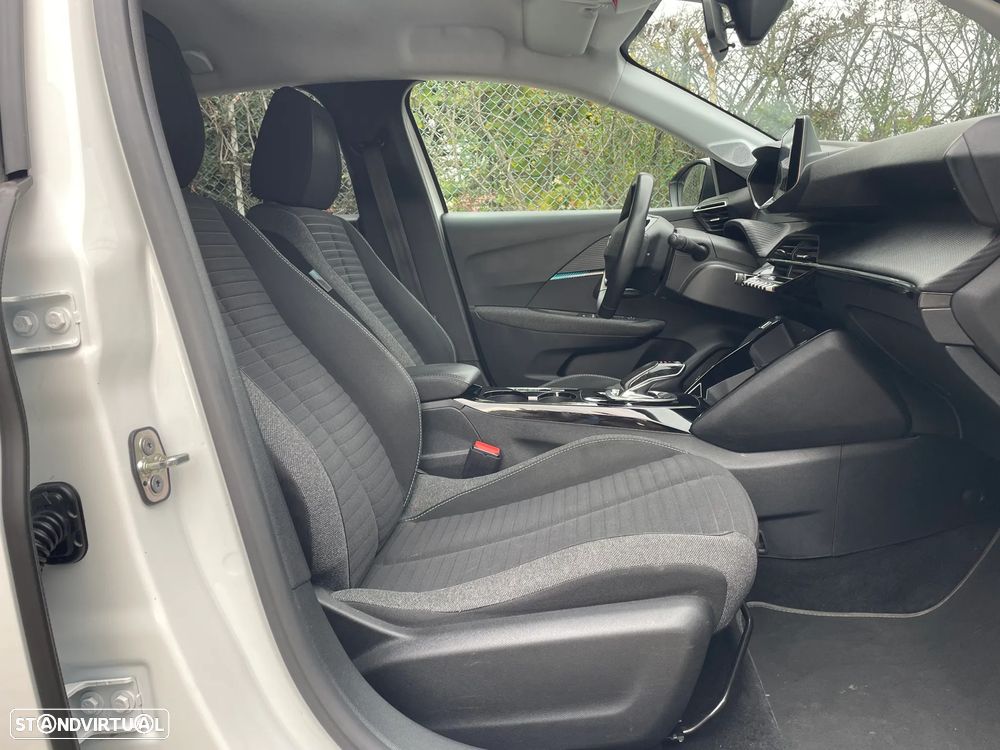 Peugeot e-208 E-Style - 29
