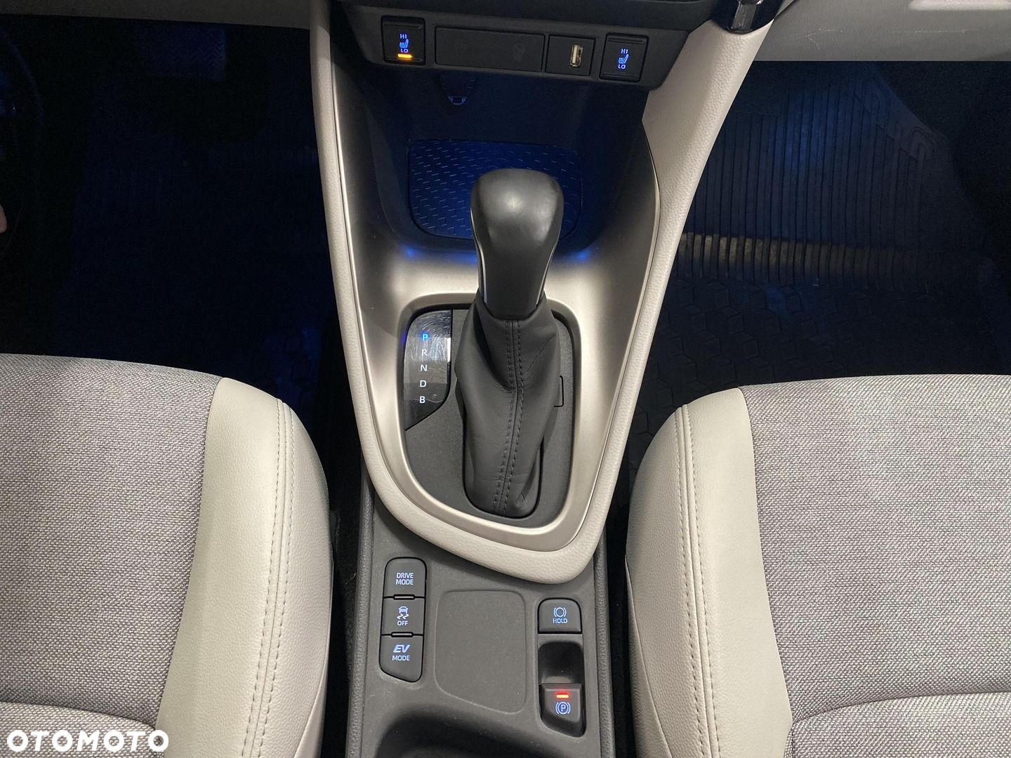 Toyota Yaris Hybrid 1.5 Executive - 19