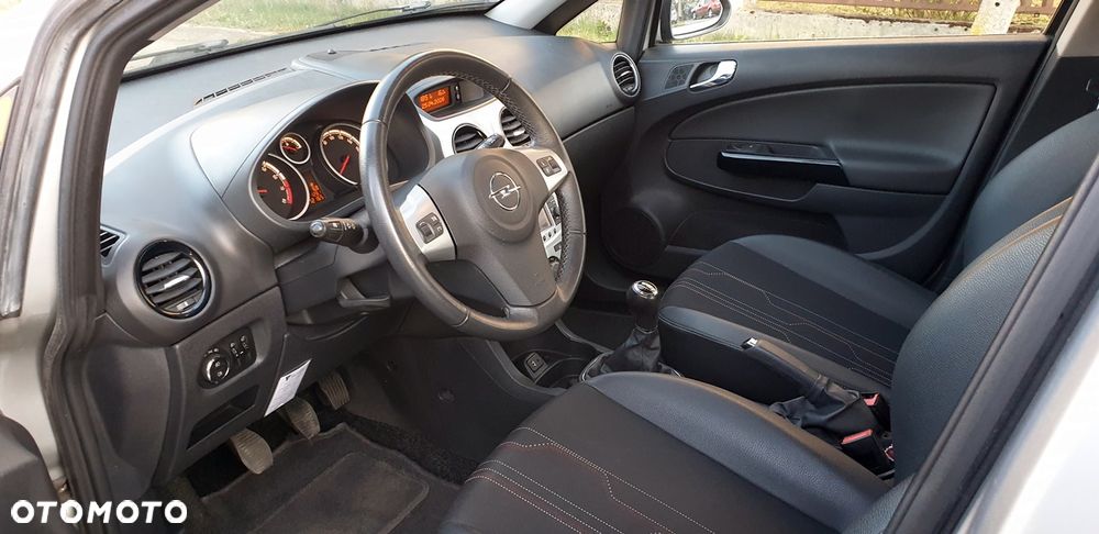 Opel Corsa 1.4 16V 150 Jahre - 8