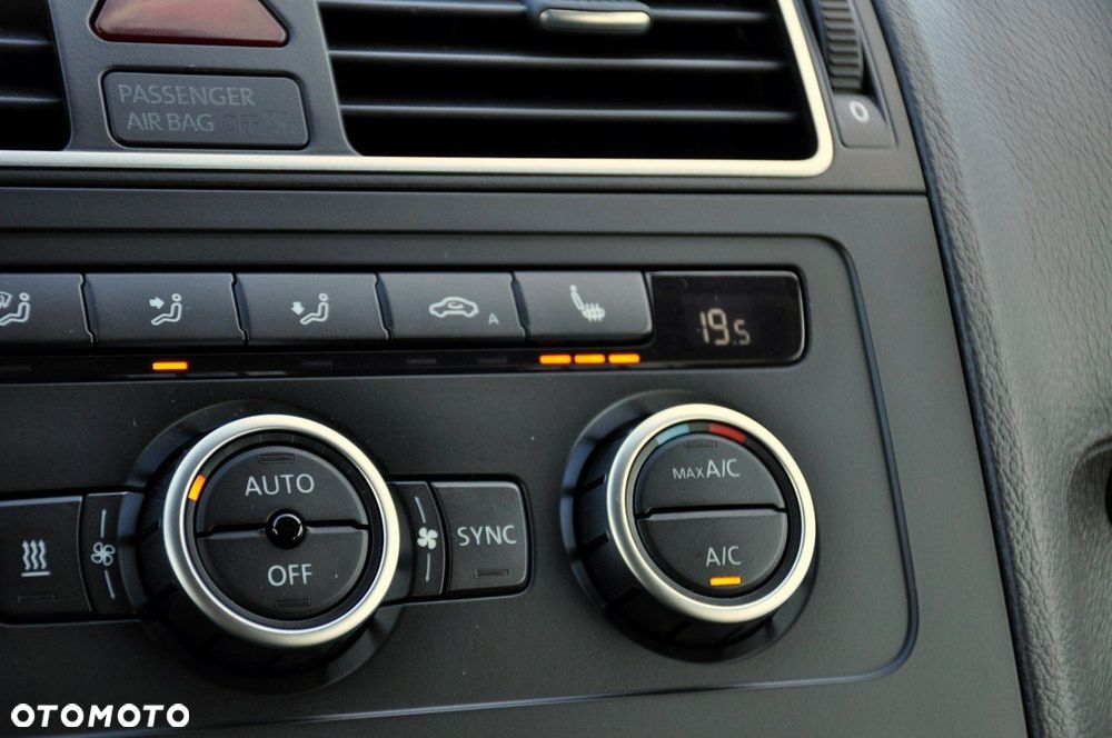 Volkswagen Touran - 33