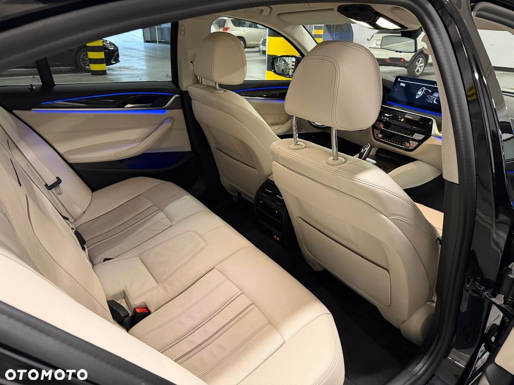 BMW Seria 5 520d xDrive Luxury Line - 11