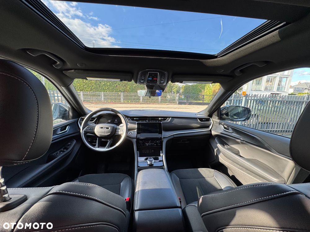 Jeep Grand Cherokee - 16