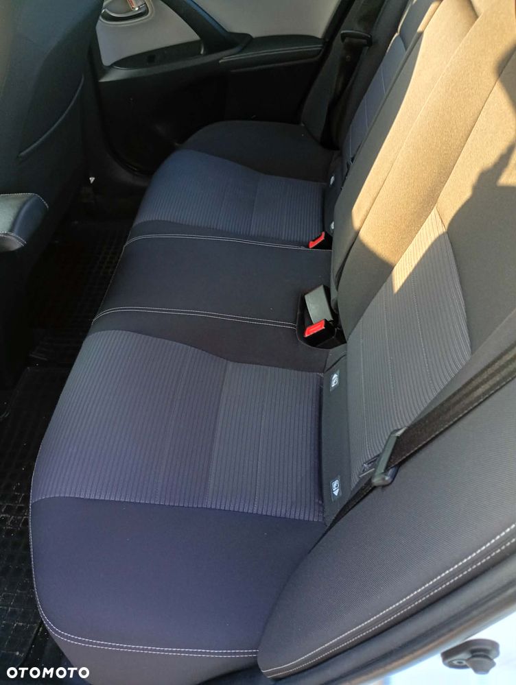 Toyota Avensis - 11