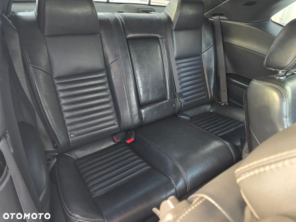 Dodge Challenger - 11