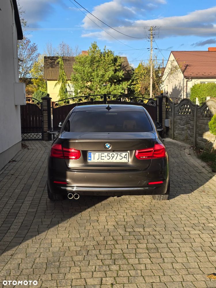 BMW Seria 3 330i xDrive Luxury Line - 7