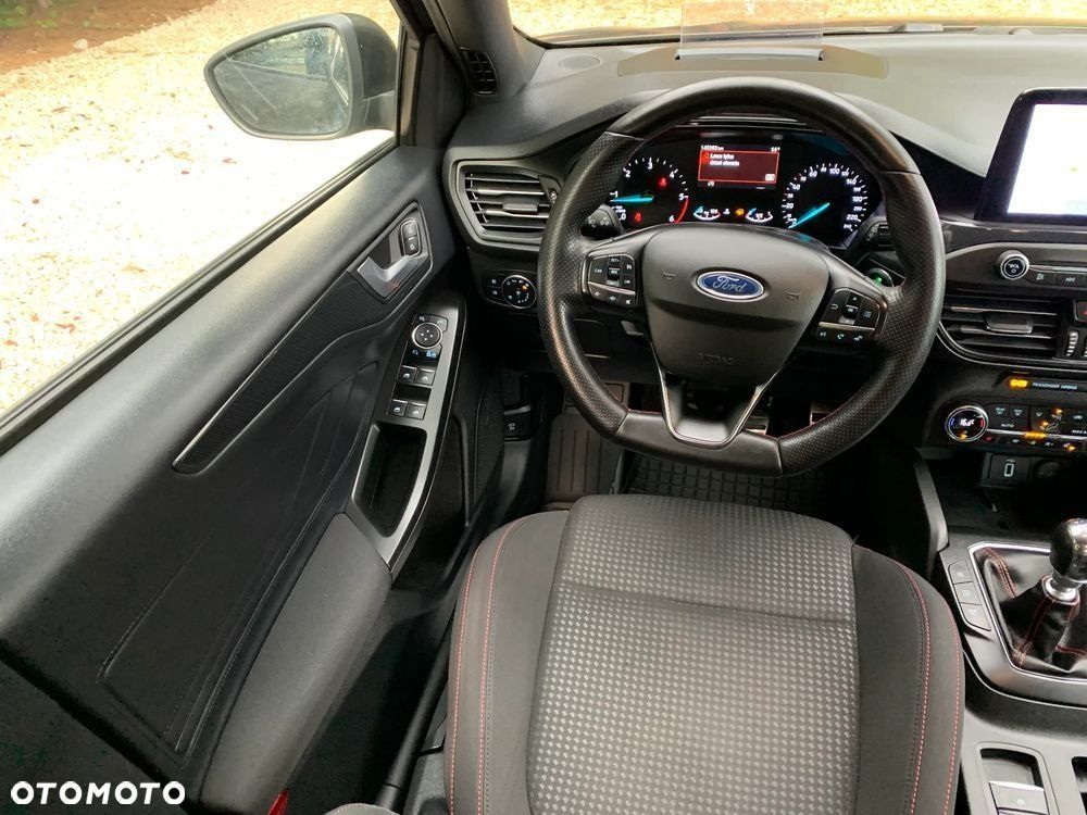 Ford Focus 1.5 EcoBlue Start-Stopp-System ST-LINE DESIGN - 31