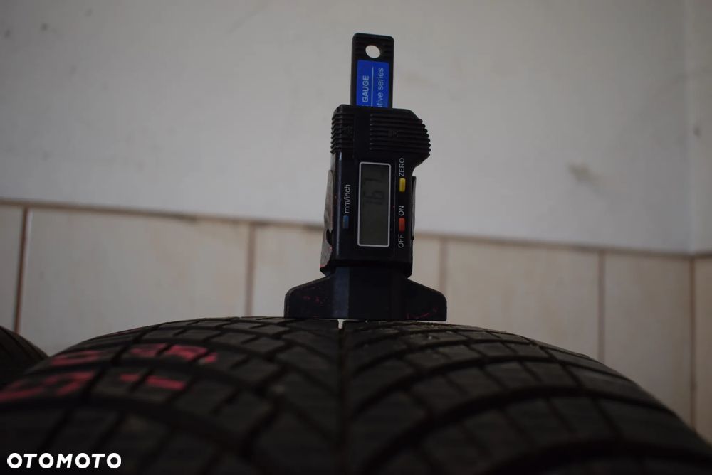 R18 215/50 Goodyear Vector 4Seasons GEN-3 - 4