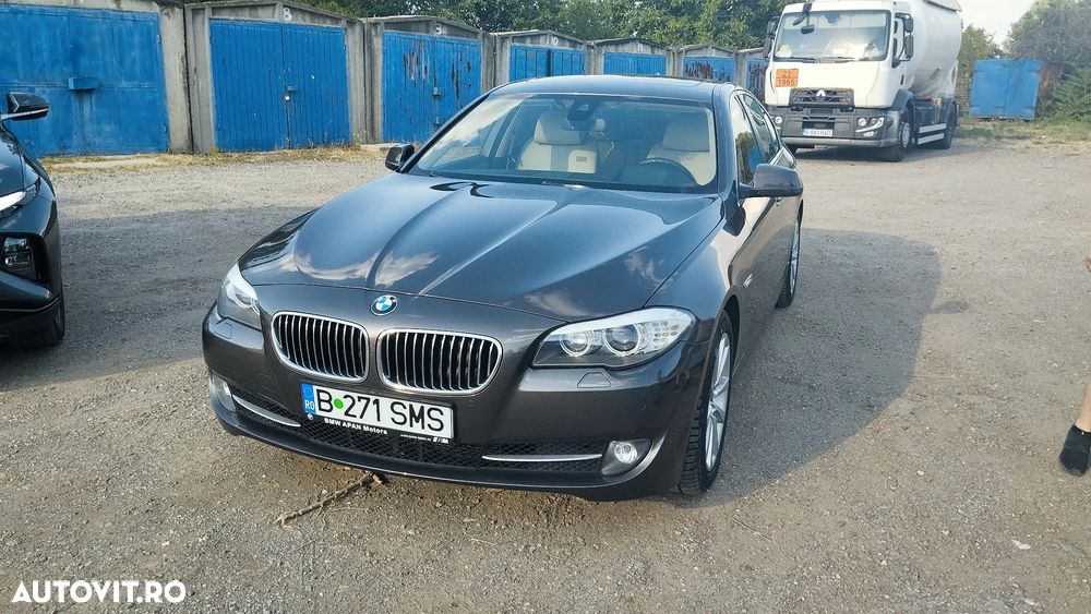 BMW Seria 5 525d xDrive - 14