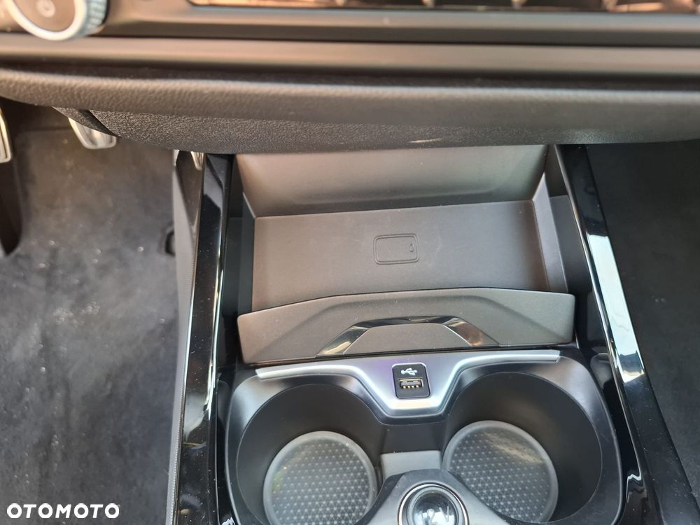 BMW Seria 2 218i Edition Colorvision - 29