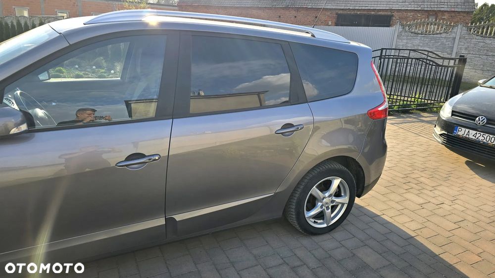 Renault Scenic 1.5 dCi Life EDC - 11