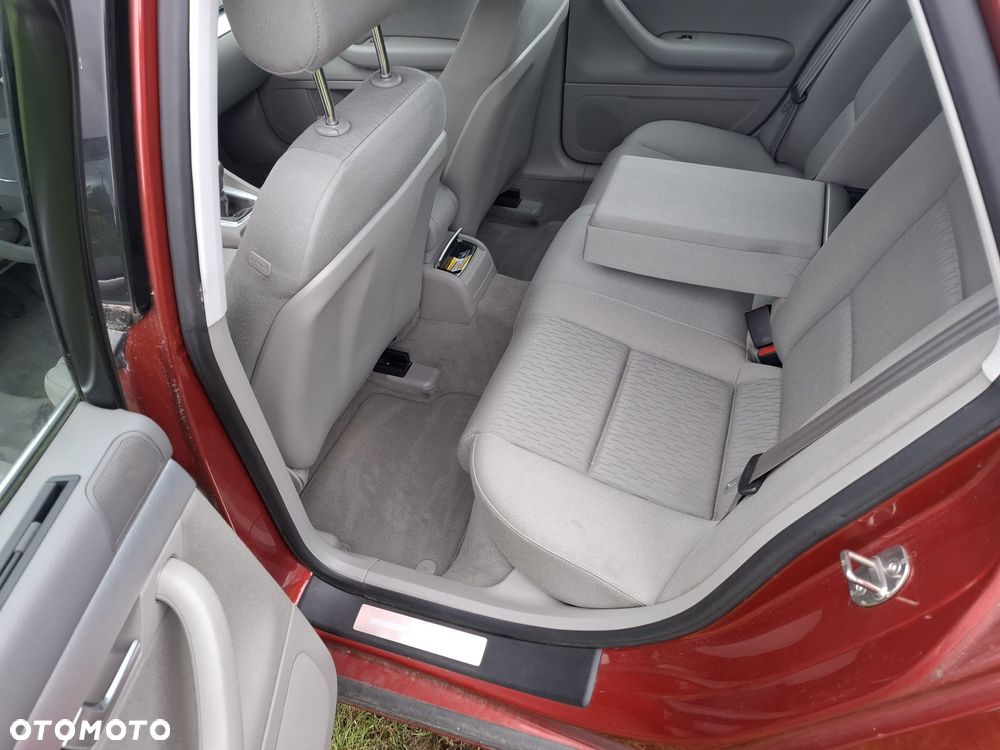 Audi A4 Limousine - 9