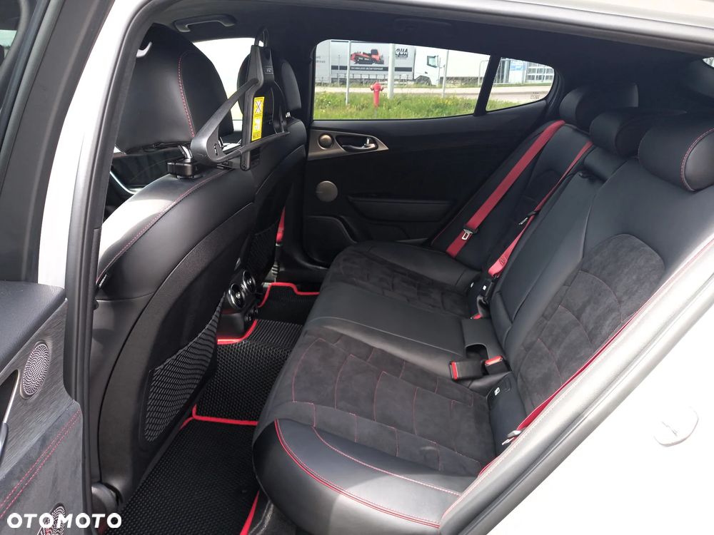 Kia Stinger - 15