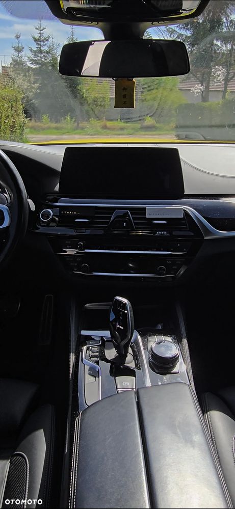 BMW Seria 5 M550i xDrive sport - 8
