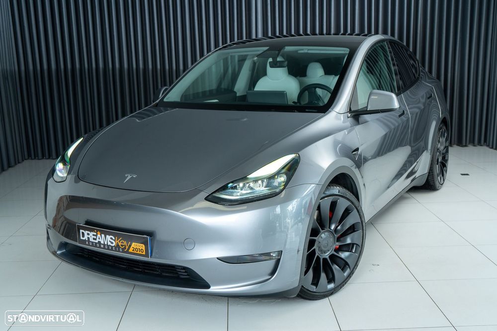 Tesla Model Y Performance Dual Motor AWD - 33