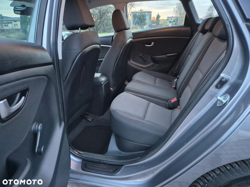 Hyundai i30 1.6 CRDi Fifa World Cup Edition - 8