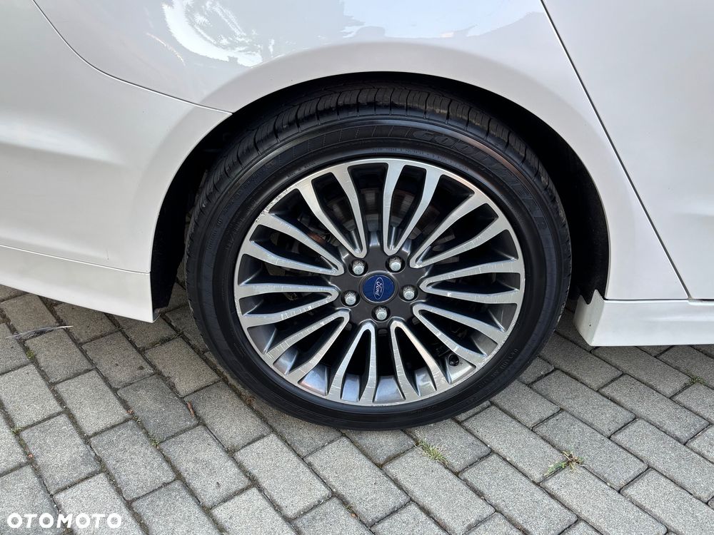 Ford Fusion 2.0 EcoBoost Titanium - 16