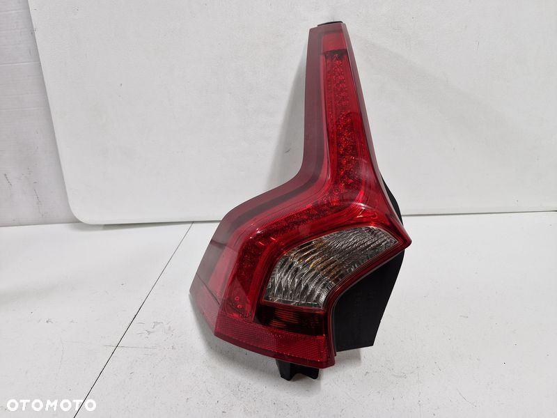 VOLVO V60 1 I LAMPA LEWY TYŁ LEWA TYLNA 31395928 - 1