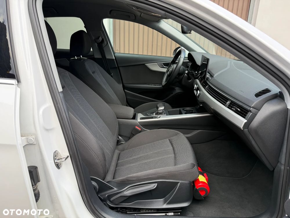 Audi A4 Limousine - 11