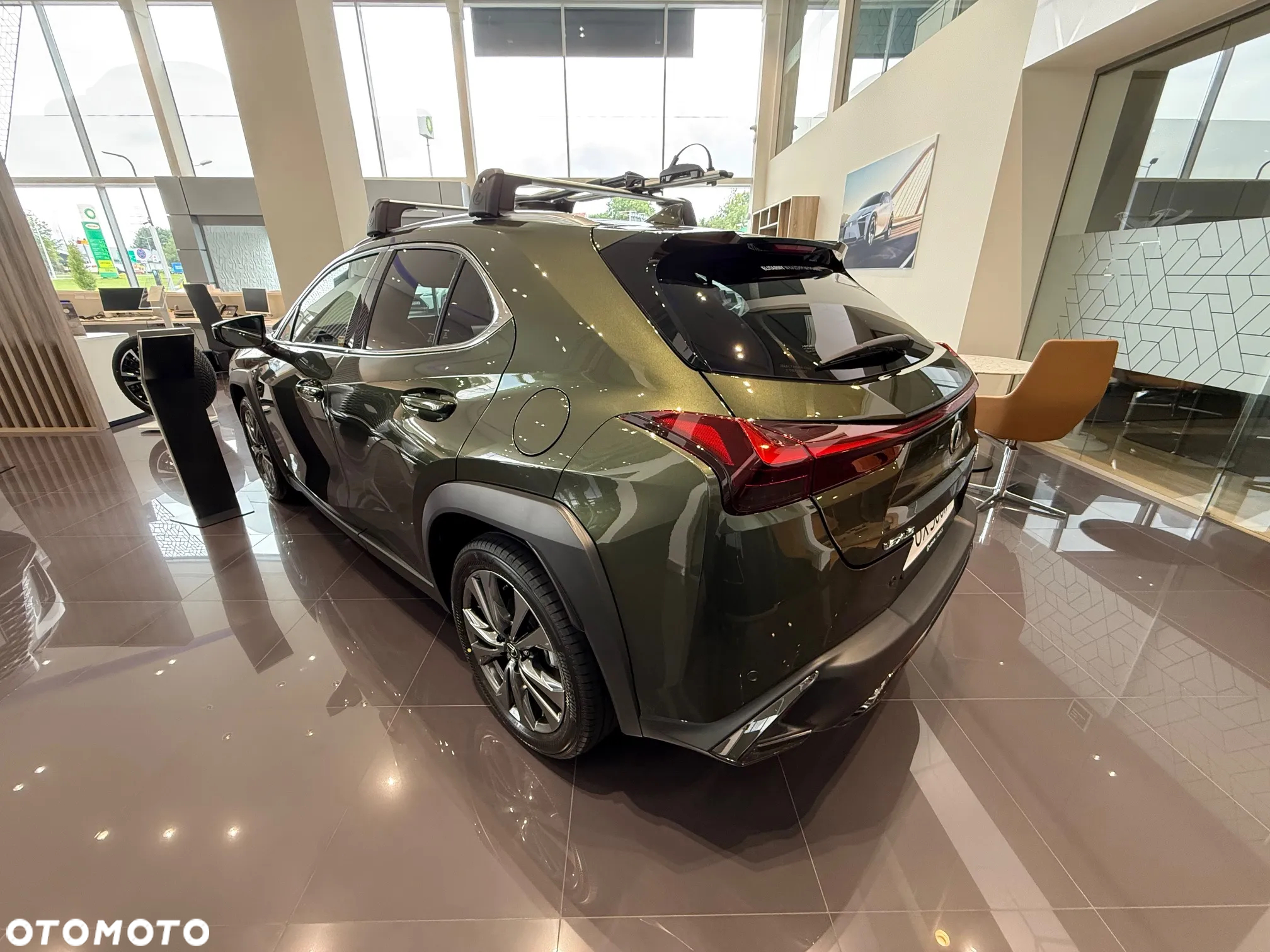 Lexus UX 300h F Sport Design - 4