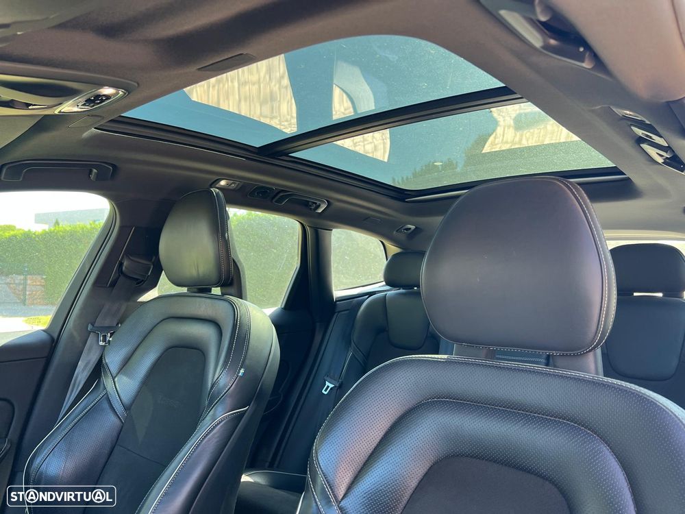 Volvo XC 60 2.0 T8 PHEV R-Design AWD - 7