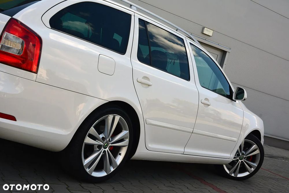 Skoda Octavia 2.0 TSI RS - 21