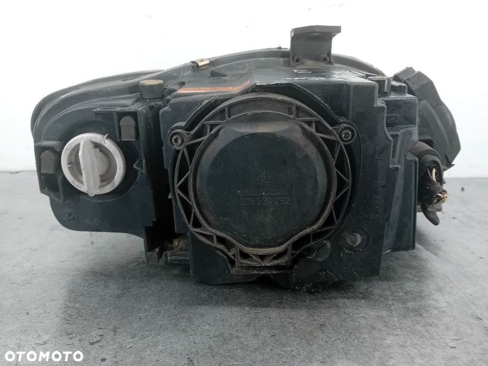 LAMPA PRZÓD LEWA XENON AUDI A4 B7 - 11
