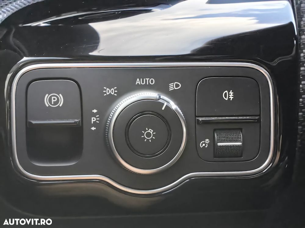 Mercedes-Benz A 180 d Sedan 8G-DCT - 26