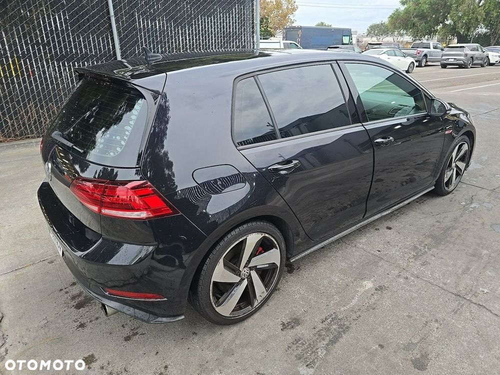 Volkswagen Golf - 4