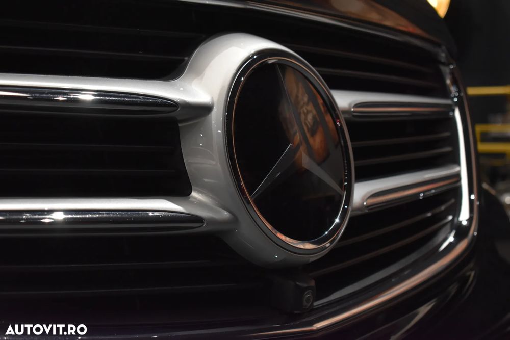 Mercedes-Benz V - 25